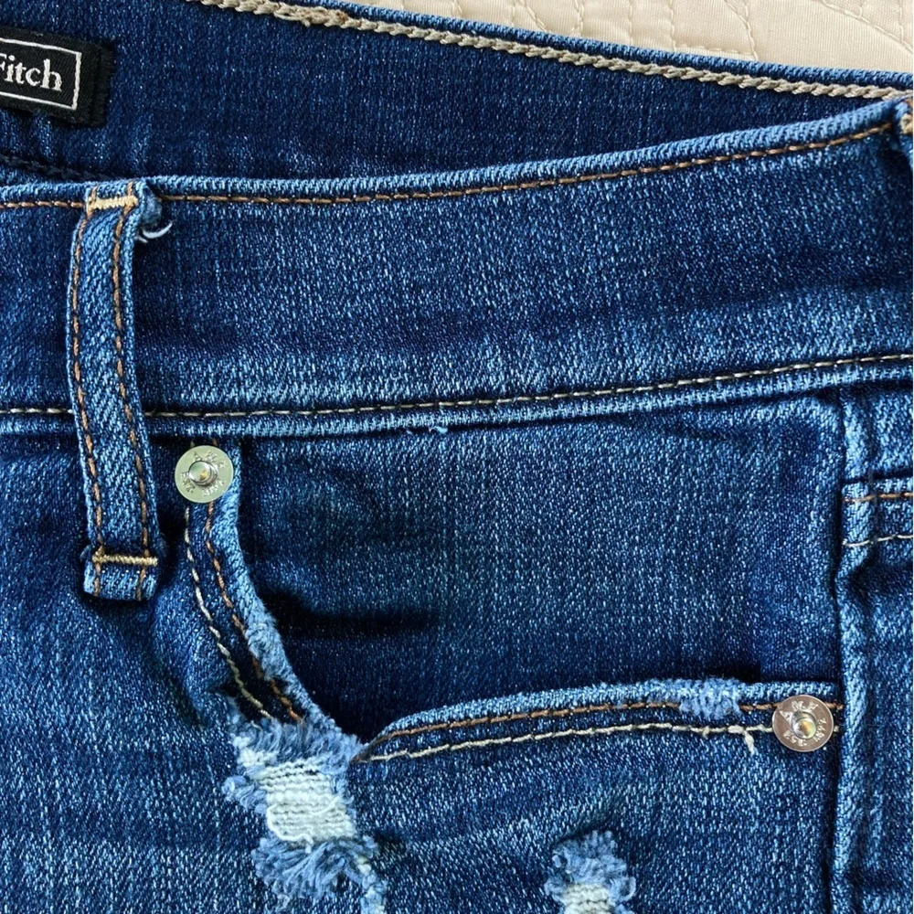 Abercrombie‎ & Fitch Distressed Denim Short Shorts Five Pocket (Size 27)